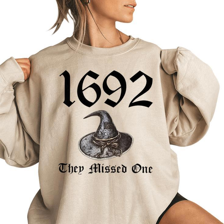 Vintage Salem 1692 They Missed One Witch Halloween Women's Oversized Sweatshirt