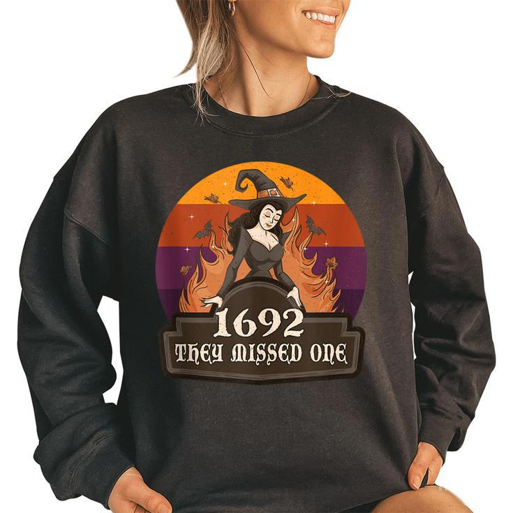 1692 They Missed One Salem Halloween Retro Vintage Women's Oversized Sweatshirt