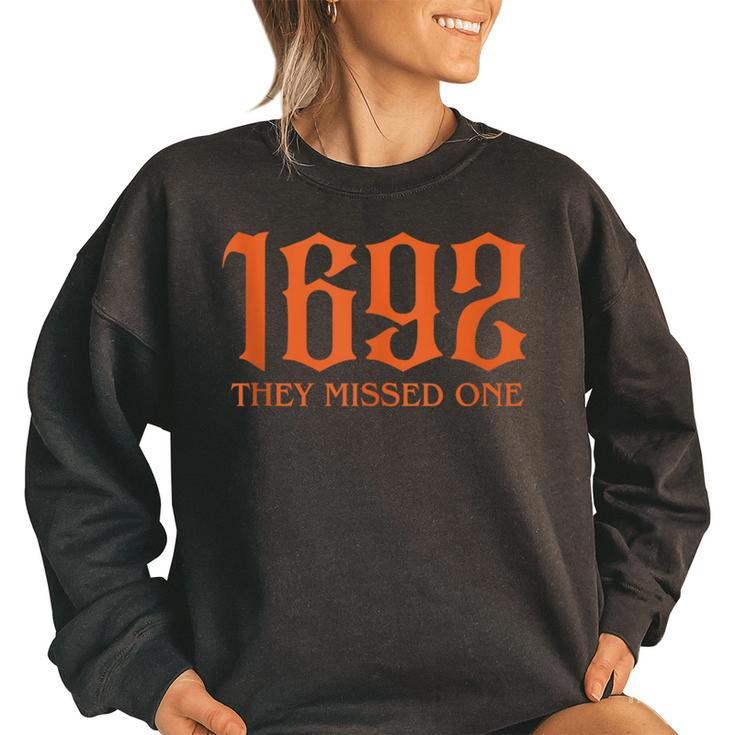 1692 They Missed One Vintage Halloween Witch Women's Oversized Sweatshirt