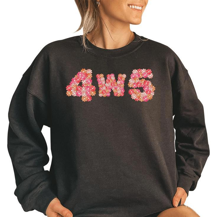 Enneagram 4W5 Type 4 Wing 5 Individualist Romantic Daisies   Women Oversized Sweatshirt