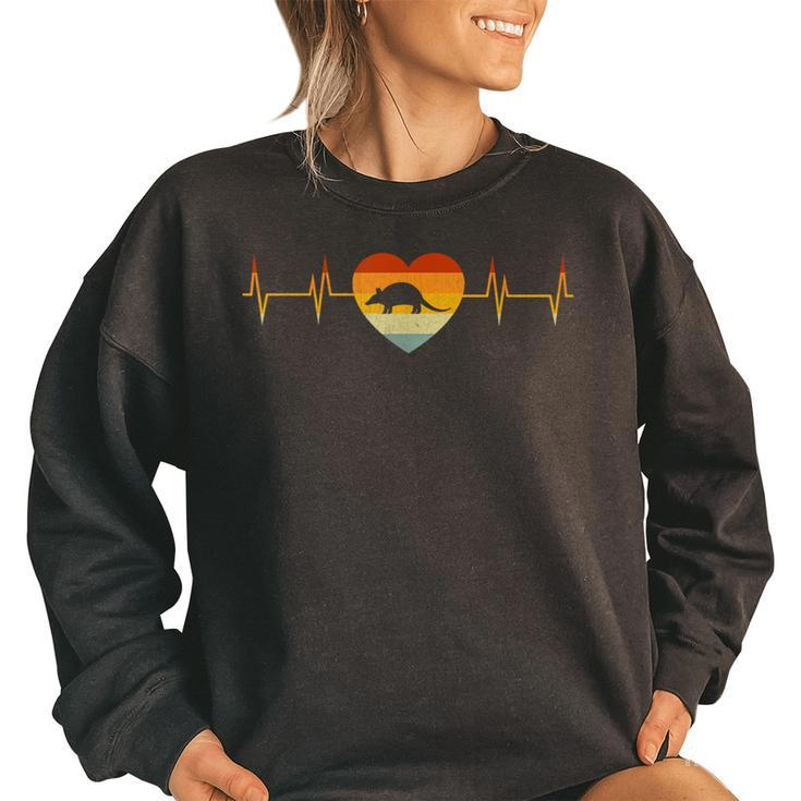 Love Armadillo Heartbeat Design Vintage Retro Armadillo Women Oversized Sweatshirt