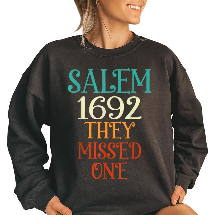 Salem 1692 They Missed One Retro Vintage Women's Oversized Sweatshirt