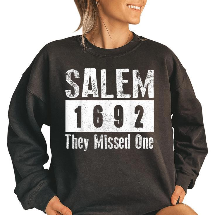 Salem 1692 They Missed One Retro Vintage Witches History Women's Oversized Sweatshirt