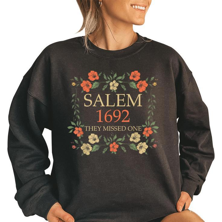 Salem 1692 They Missed One Vintage Flower Halloween Costume Women's Oversized Sweatshirt
