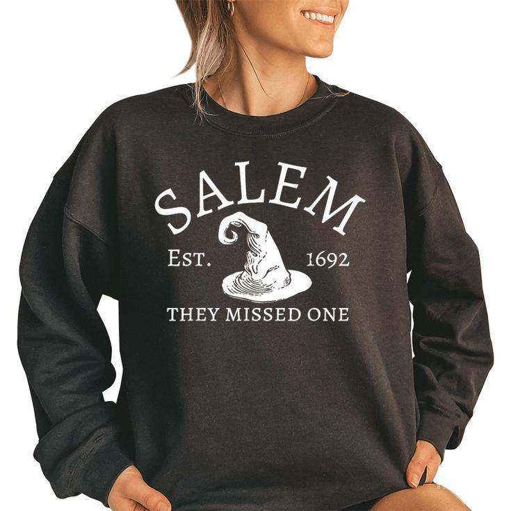 Vintage Salem 1692 They Missed One Retro Women's Oversized Sweatshirt