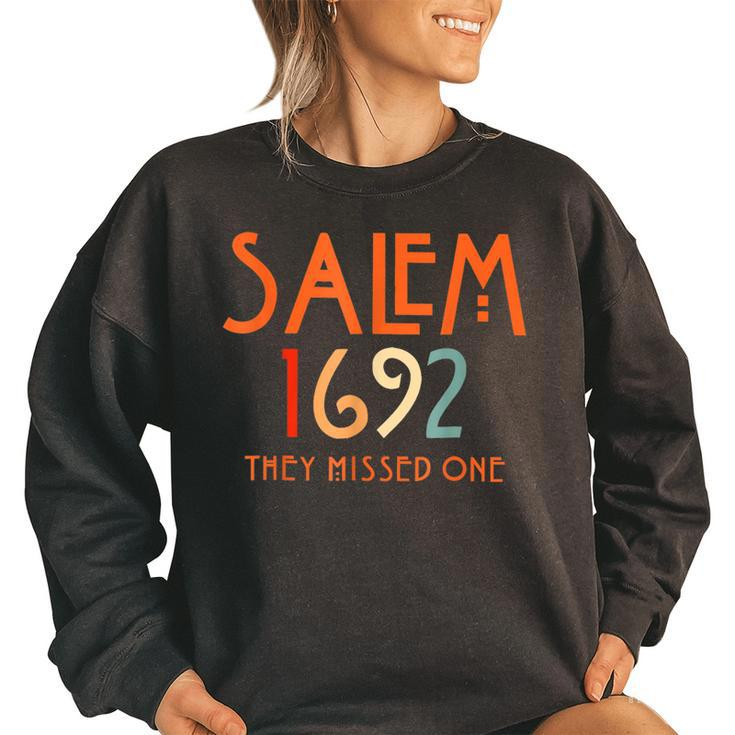 Vintage Salem 1692 They Missed One Salem Witch Halloween Women's Oversized Sweatshirt