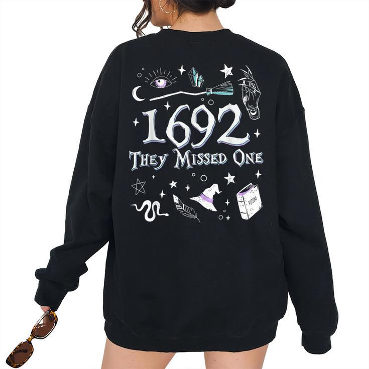 Retro Vintage Witchcarfts Salem 1692 They Missed One Women's Oversized Sweatshirt Back Print