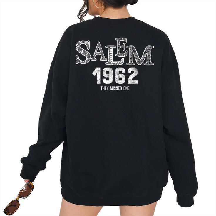 Vintage Salem 1692 They Missed One Halloween Outfit Family Women's Oversized Sweatshirt Back Print