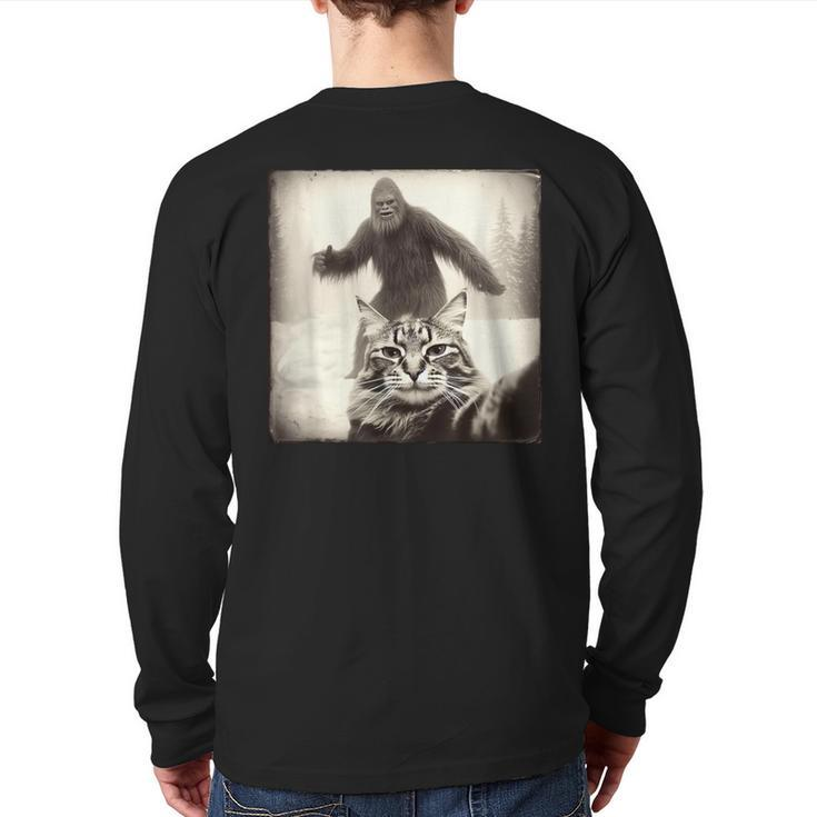 Selfie Cat Finds Bigfoot Sasquatch Cat Bigfoot Photo Back Print Long Sleeve T-shirt