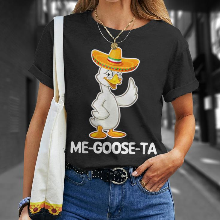 Me-Goose-Ta - Funny Saying Cute Goose Cool Spanish Mexican Unisex T-Shirt Gifts for Her