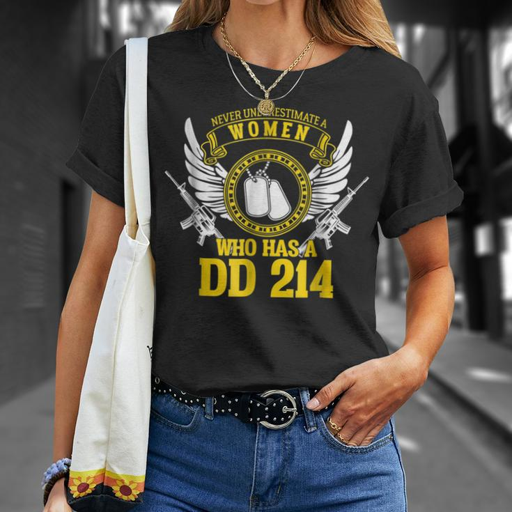 Never Underestimate Women Who Has A Dd214 Veteran Unisex T-Shirt Gifts for Her