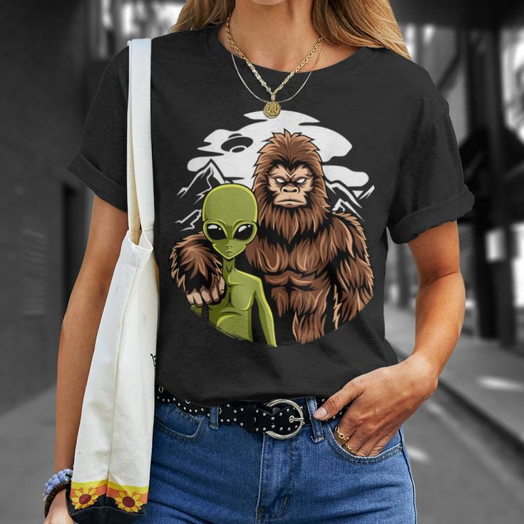 Retro Alien And Bigfoot Sasquatch Ufo Believer T-Shirt Gifts for Her