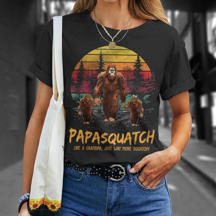 Retro Papa Squatch Like A Grandpa Funny Bigfoot Sasquatch Unisex T-Shirt Gifts for Her