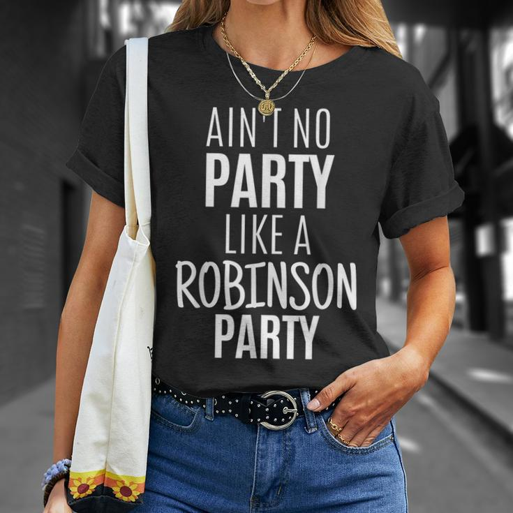 Robinson Surname Family Party Birthday Reunion Idea T-Shirt Gifts for Her