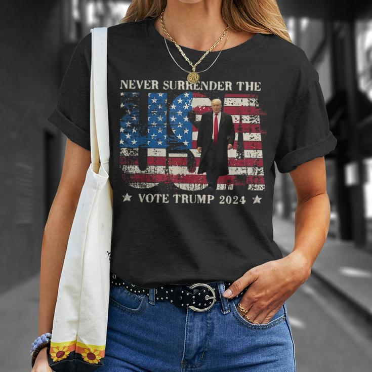 Never Surrender The Usa Grunge Vote Trump 2024 T-Shirt Gifts for Her