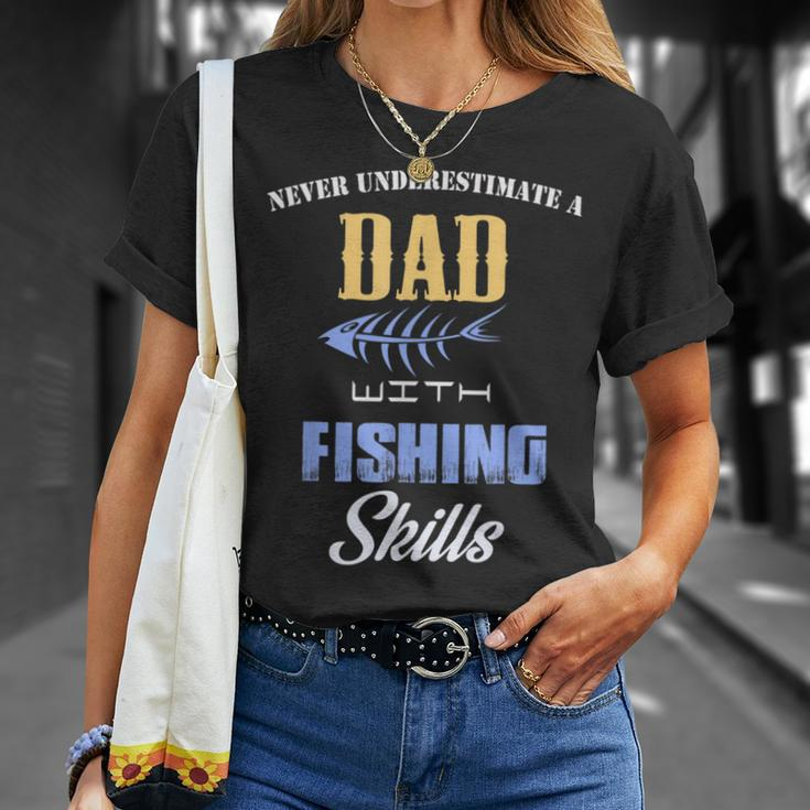 Never Underestimate A Dad Fishing Father's Day T-Shirt Gifts for Her