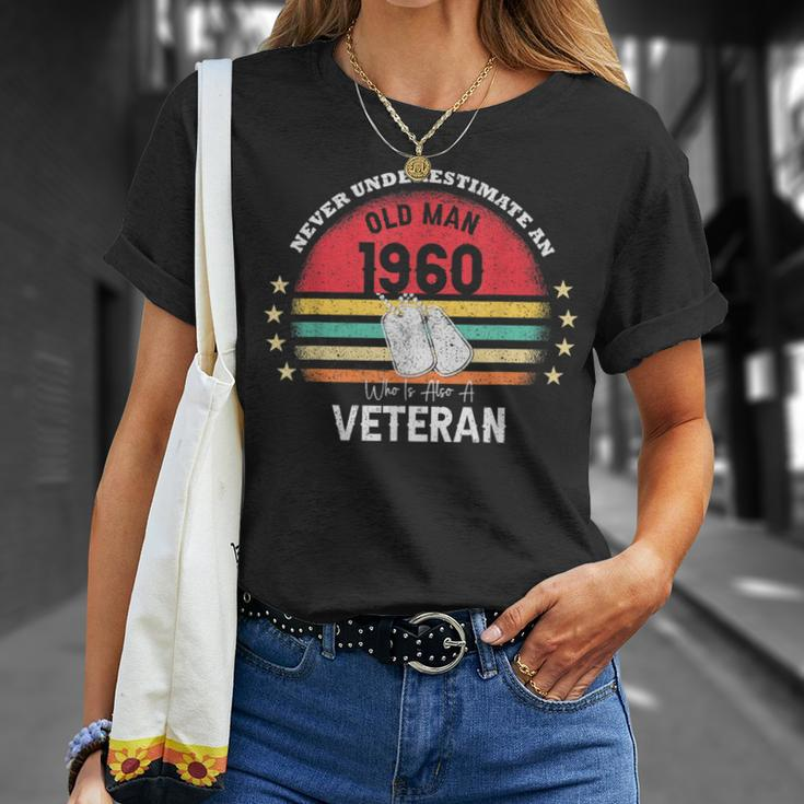 Never Underestimate An Old Man Veteran 1960 Birthday Vintage T-Shirt Gifts for Her