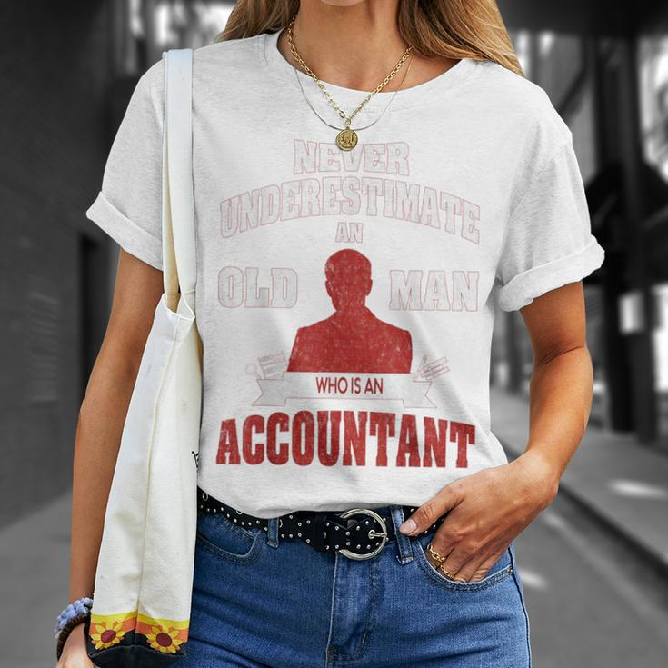 Accountant Never Underestimate An Old Man T-Shirt Gifts for Her