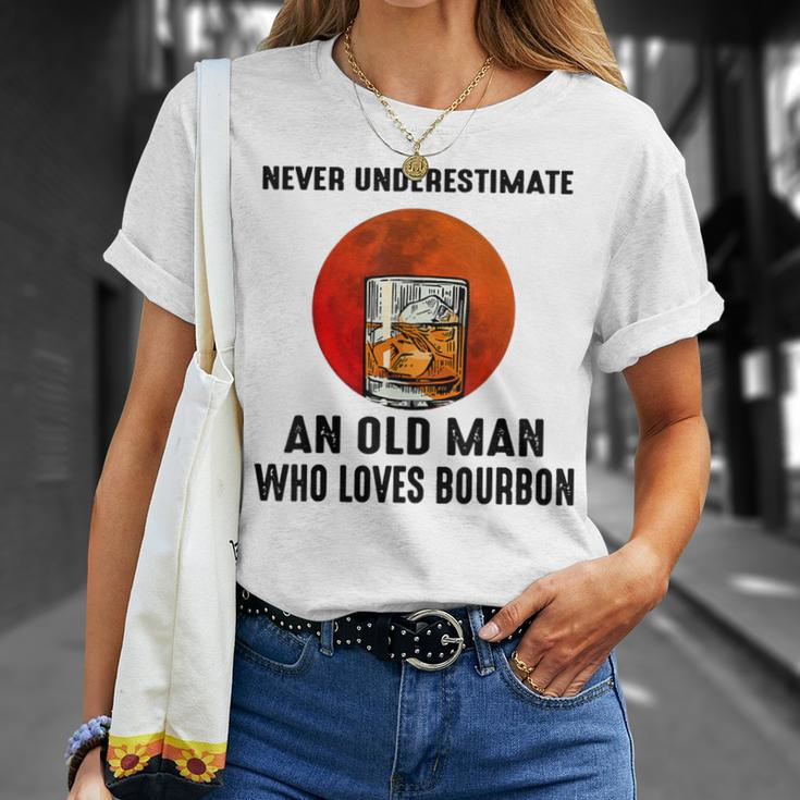 Never Underestimate An Old Man Who Loves Bourbon T-Shirt Gifts for Her