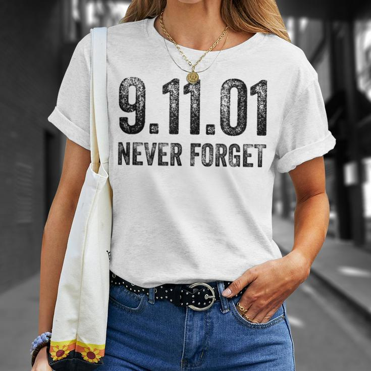 Vintage Never Forget Patriotic 911 American Retro Gift Unisex T-Shirt Gifts for Her