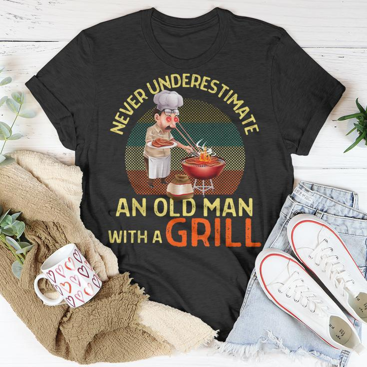 Never Underestimate An Old Man With A Grill Dad Granddad Bbq T-Shirt Funny Gifts