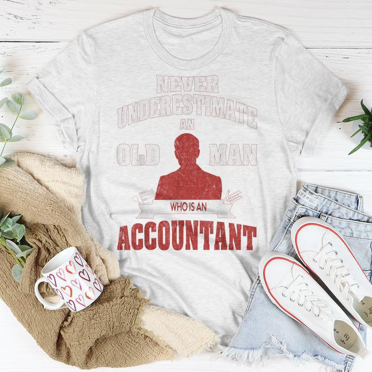 Accountant Never Underestimate An Old Man T-Shirt Funny Gifts