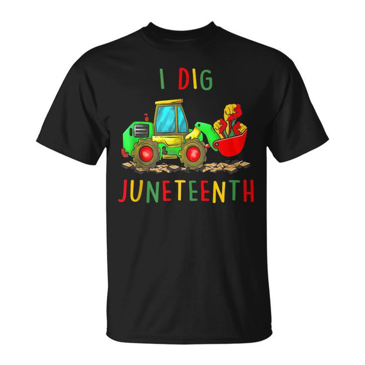 I Dig Junenth Fists Tractor Melanin Black Toddler Boys  Unisex T-Shirt