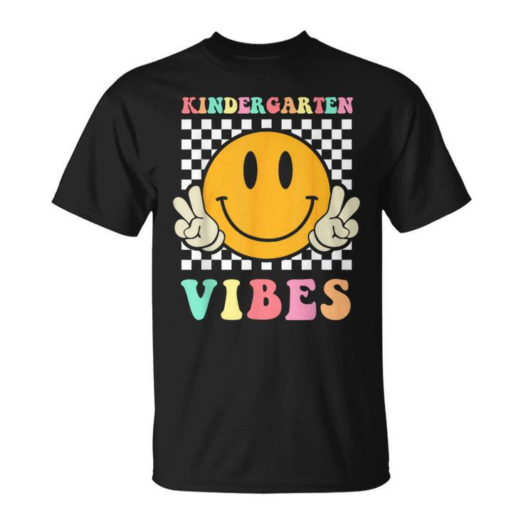 Kindergarten Vibes Retro Smile Team Kinder Back To School T-Shirt