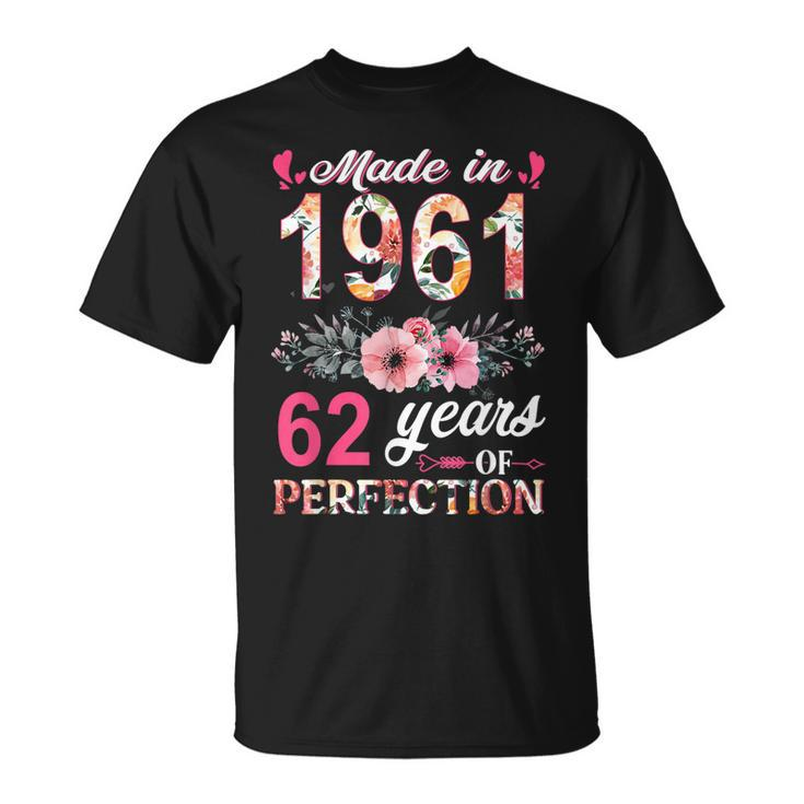 Made In 1961 Floral 62 Year Old 62Th Birthday Gifts Women Unisex T-Shirt