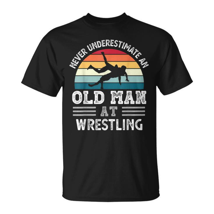 Never Underestimate An Old Man At Wrestling Fathers Day Gift For Mens Unisex T-Shirt