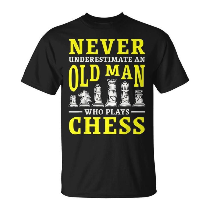 Never Underestimate An Old Man Who Plays Chess Gift For Mens Unisex T-Shirt