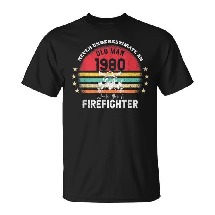 Never Underestimate An Old Man Firefighter 1980 Birthday T-Shirt