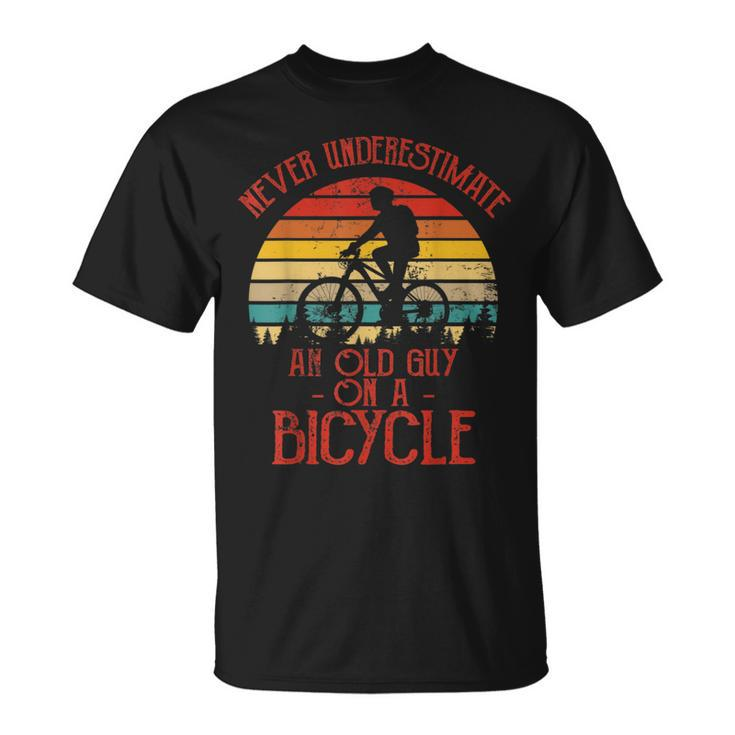 Vintage Never Underestimate An Old Guy On A Bicycle Biker Gift For Mens Unisex T-Shirt