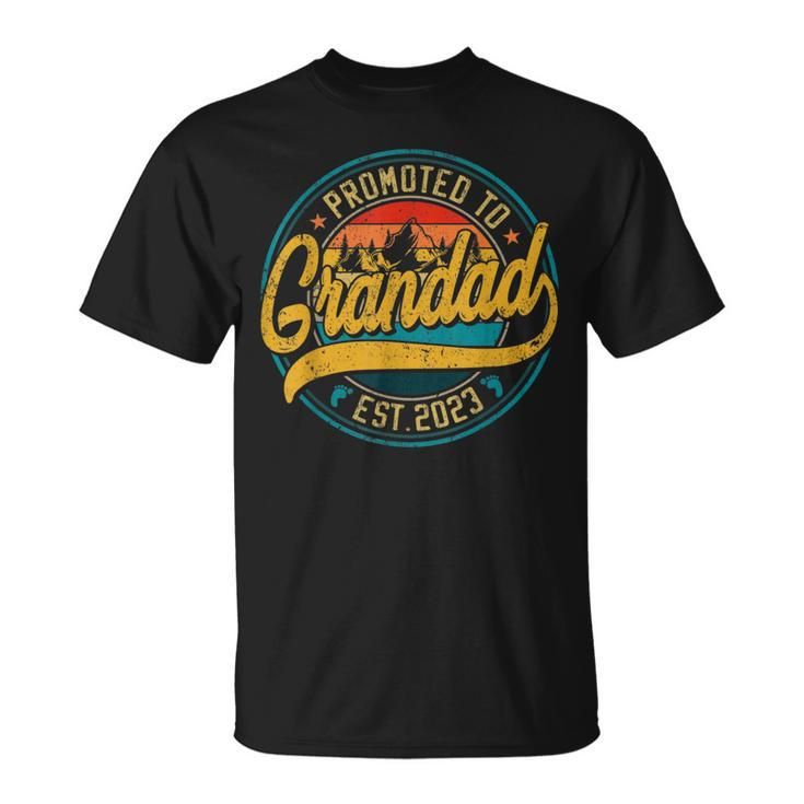 Vintage Promoted To Great Grandad Est 2023 Family  Unisex T-Shirt
