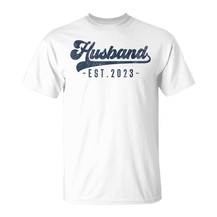 Husband Est 2023 Just Married Honeymoon Hubby Wedding Couple  Funny Gifts For Husband Unisex T-Shirt