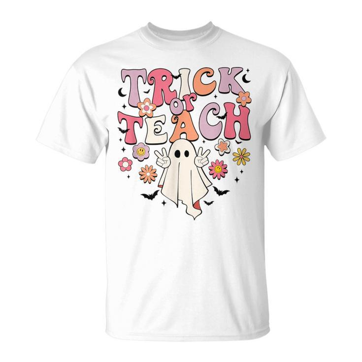 Retro Halloween Kindergarten Teacher Trick Or Teach T-Shirt