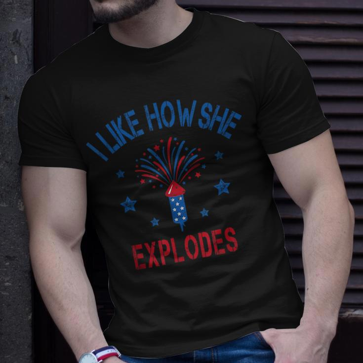 4Th Of July I Like How She Explodes Firework Vintage Couple Unisex T-Shirt Gifts for Him