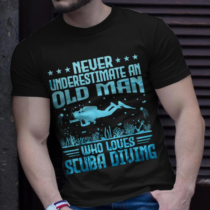 Never Underestimate An Old Man Who Loves Scuba Diving T-Shirt Gifts for Him