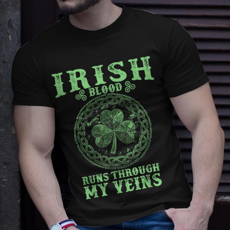 Irish Blood Runs Through My Veins And St Patrick´S Day T-Shirt Gifts for Him