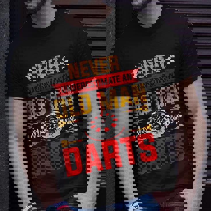 Old Dart Never Underestimate An Old Man Who Plays Darts T-Shirt Gifts for Him