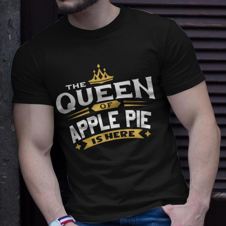 The Queen Of Apple Pie Is Here T-Shirt Gifts for Him