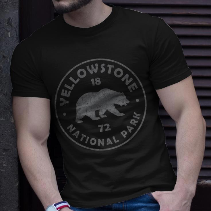 Retro Bear Yellowstone National Park 1872 Hiking Souvenir Unisex T-Shirt Gifts for Him