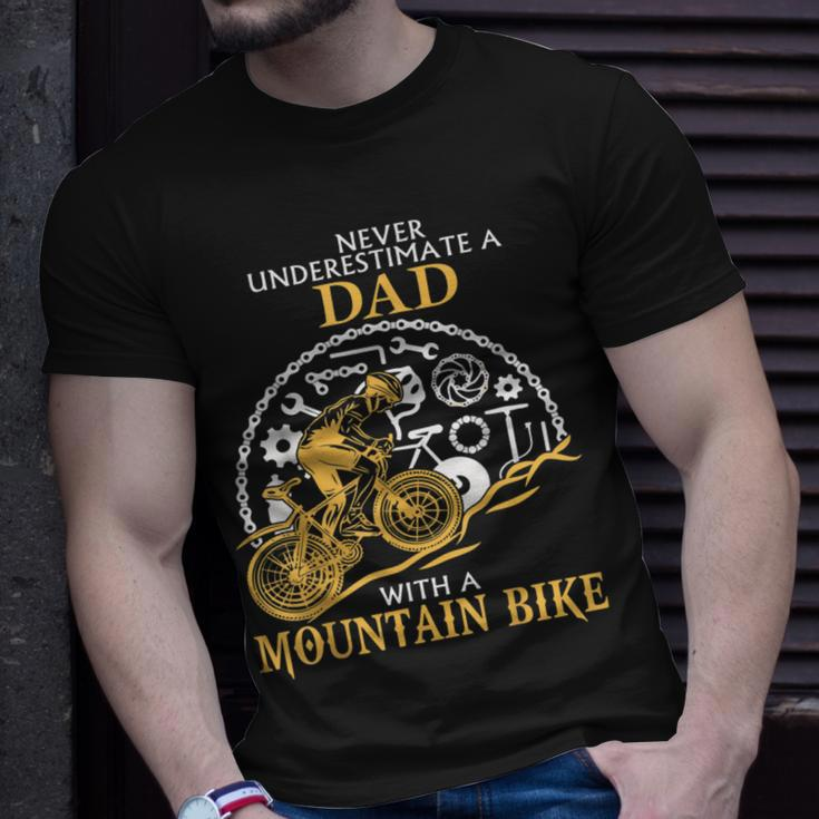 Never Underestimate A Dad With A Mountain Bike DadT-Shirt Gifts for Him