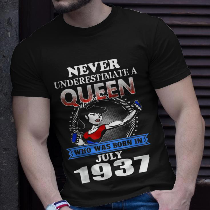 Never Underestimate A Queen Born In July 1937 T-Shirt Gifts for Him