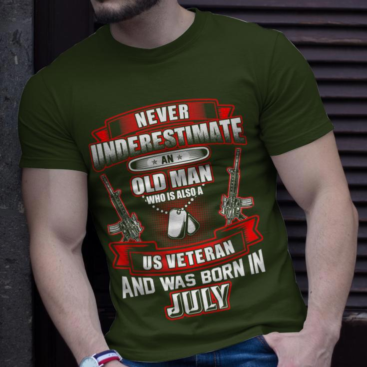 Never Underestimate An Old Us Veteran Born In July Xmas T-Shirt Gifts for Him