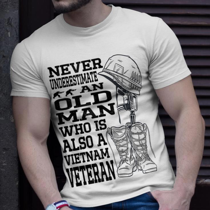 Never Underestimate An Old Man Vietnam Veteran Patriotic Dad Unisex T-Shirt Gifts for Him