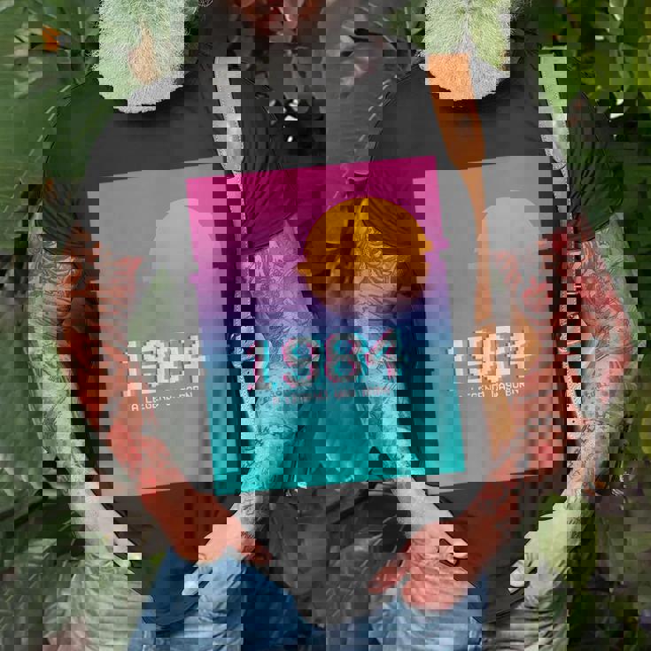 1984 Birthday Legend I Vhs Glitch Vaporwave 80S Retro T-Shirt Gifts for Old Men