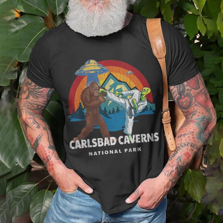 Carlsbad Caverns National Park Bigfoot Alien Vintage Ufo T-Shirt Gifts for Old Men