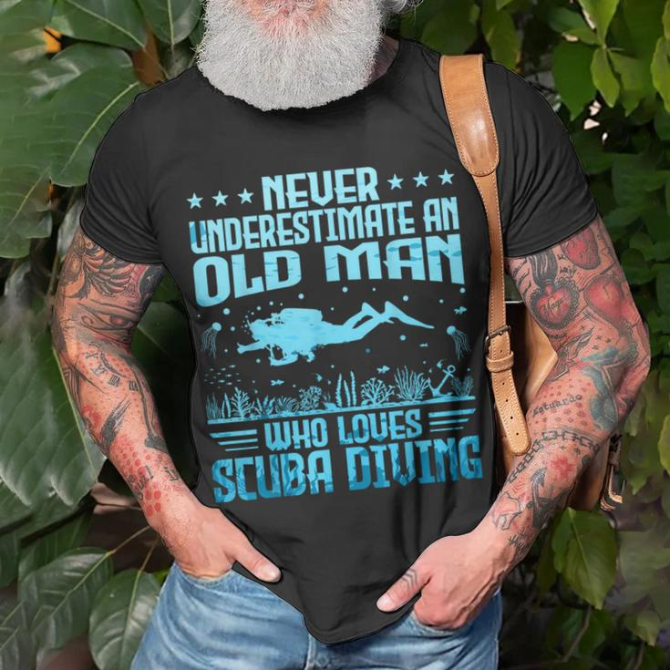 Never Underestimate An Old Man Who Loves Scuba Diving T-Shirt Gifts for Old Men