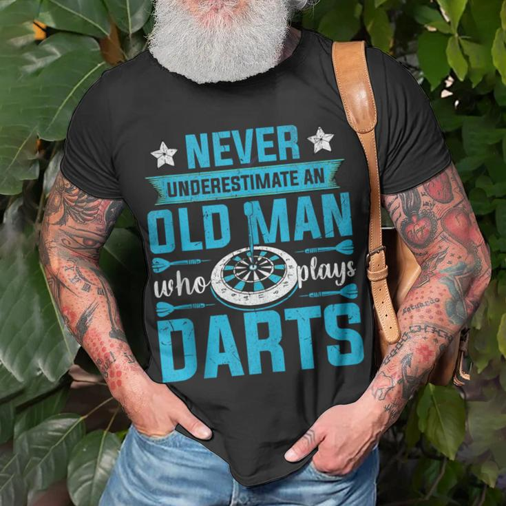 Grandparents Never Underestimate An Old Man Who Plays Darts T-Shirt Gifts for Old Men